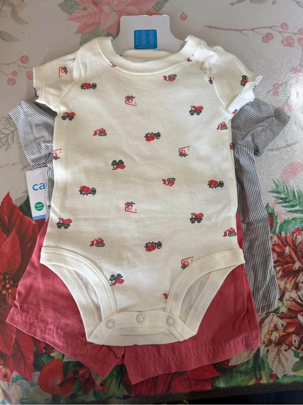 Carter’s 3 piece set Baby Boy Short Sleeve Onesie Set in Cream & Red (170)